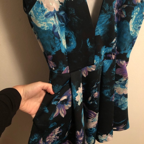 Floral Guess Dress - Picture 2 of 4